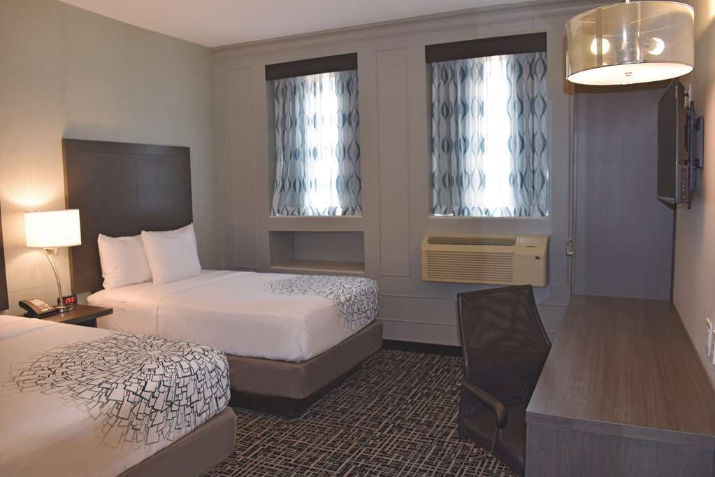 La Quinta By Wyndham Inner Harbor Downtown Baltimore Room photo