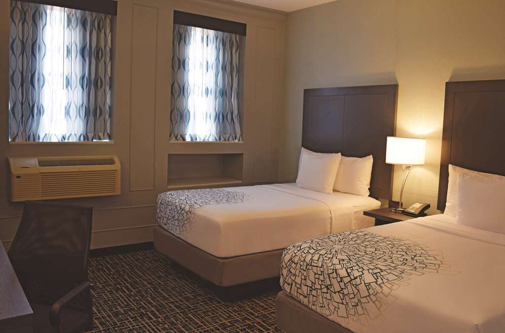 La Quinta By Wyndham Inner Harbor Downtown Baltimore Room photo